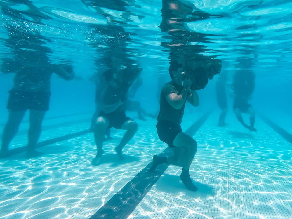 Hawaii’s MEDEVAC units practice water survival training