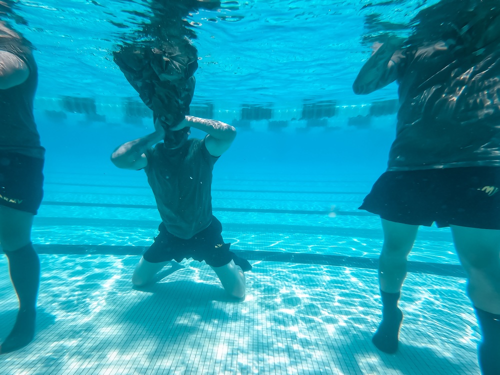 Hawaii’s MEDEVAC units practice water survival training