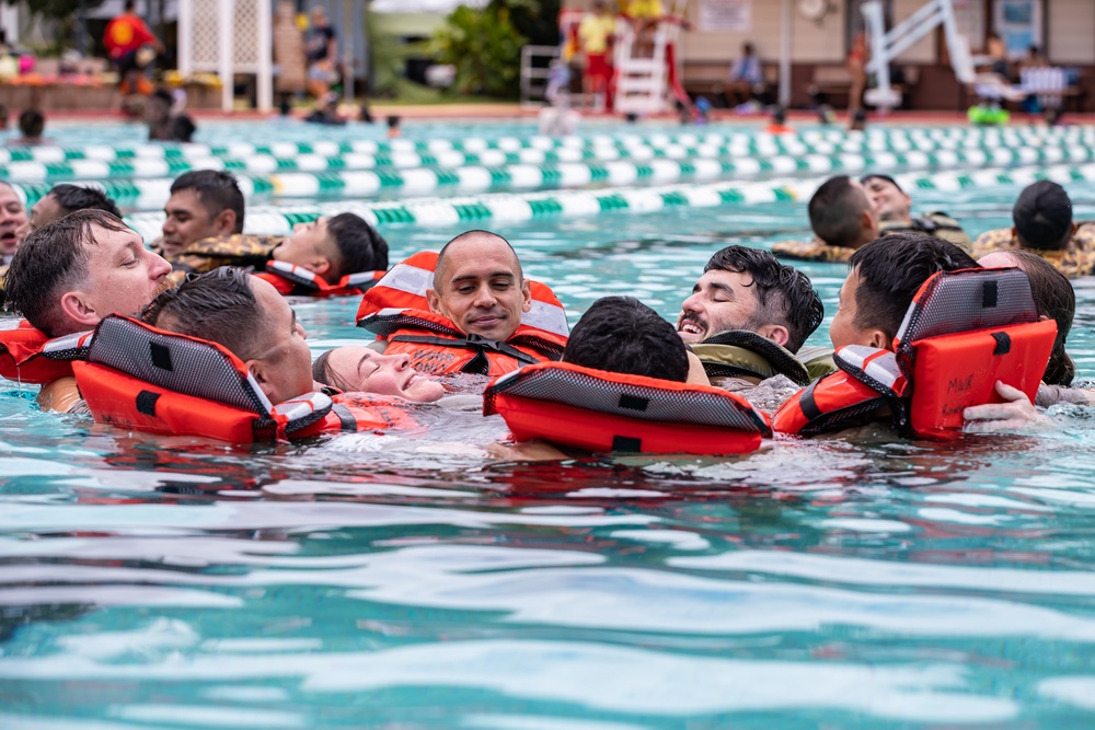 Hawaii’s MEDEVAC units practice water survival training