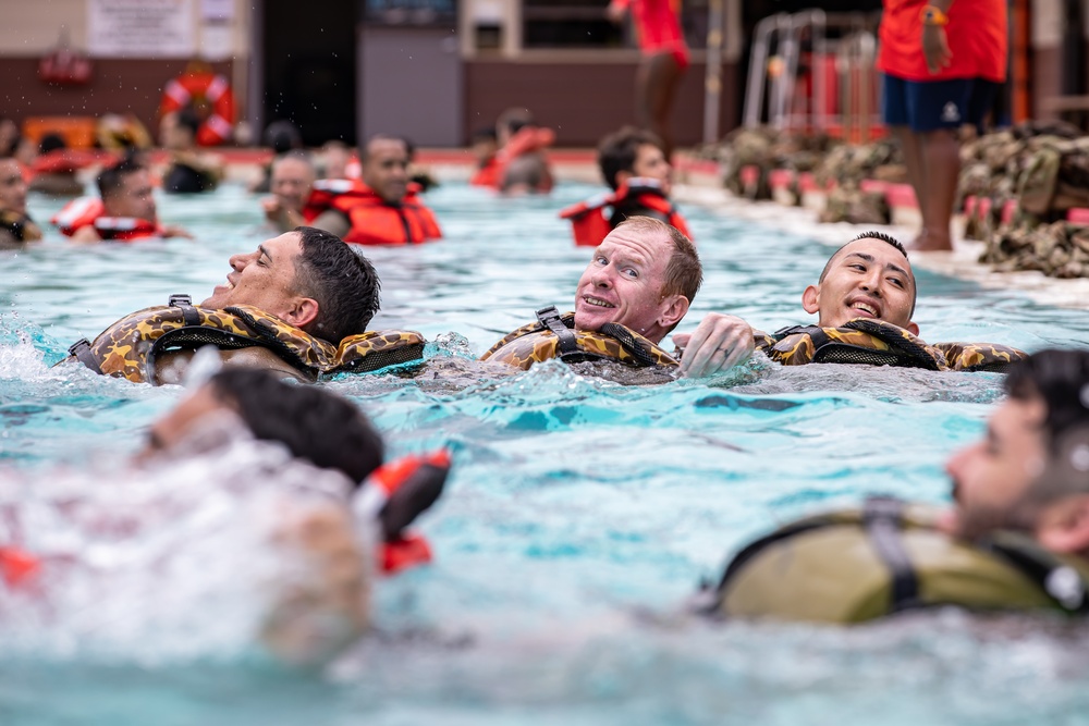 Hawaii’s MEDEVAC units practice water survival training