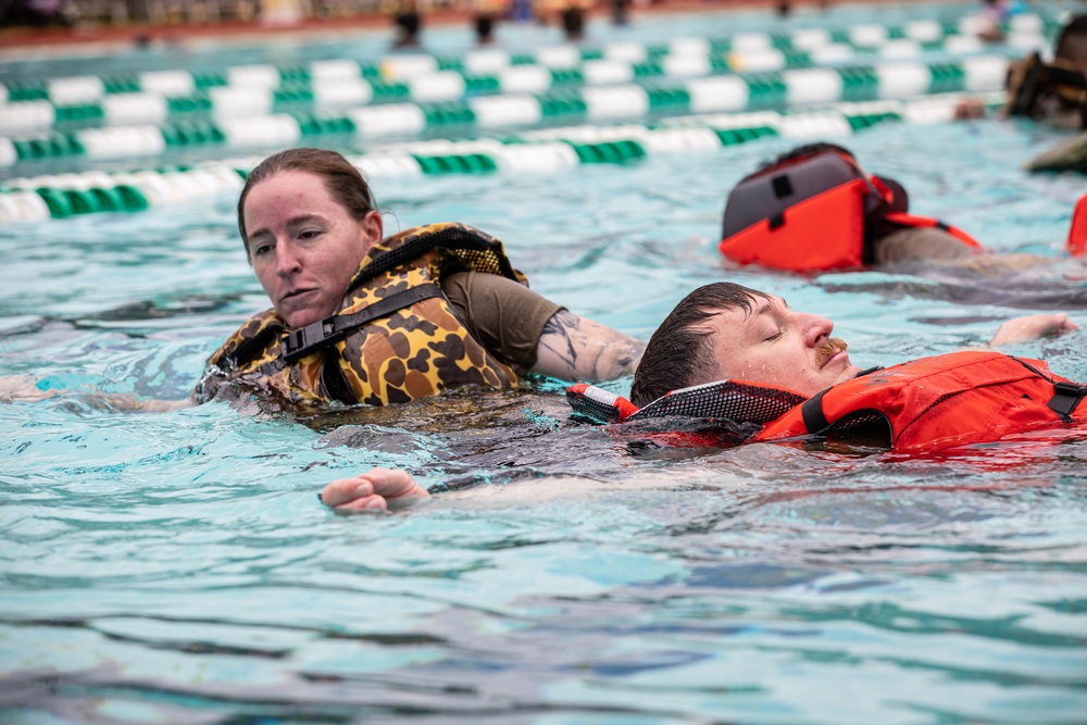 Hawaii’s MEDEVAC units practice water survival training