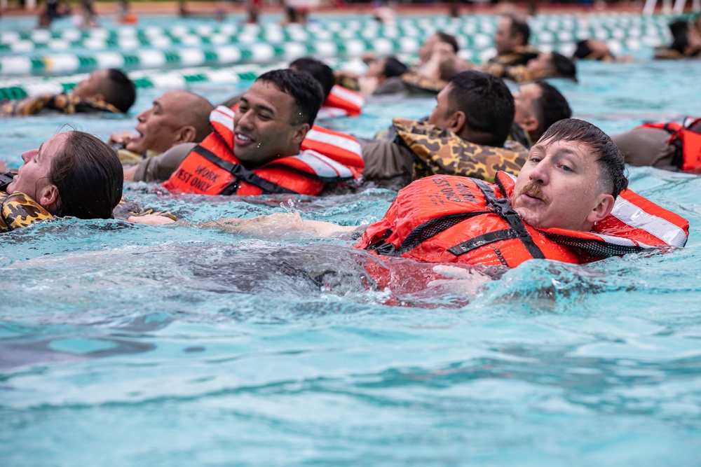 Hawaii’s MEDEVAC units practice water survival training