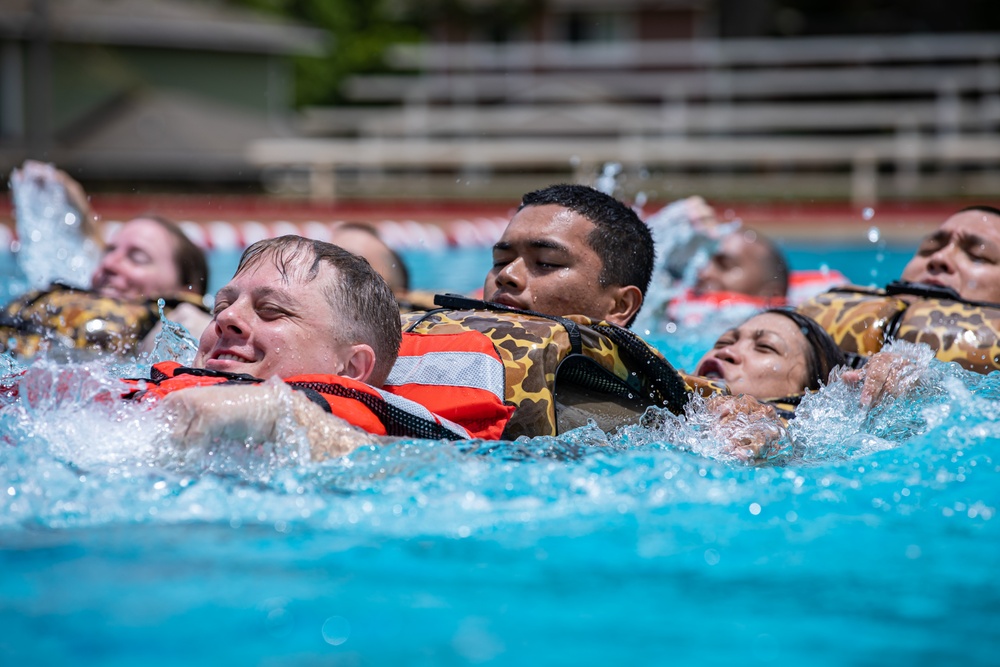 Hawaii’s MEDEVAC units practice water survival training