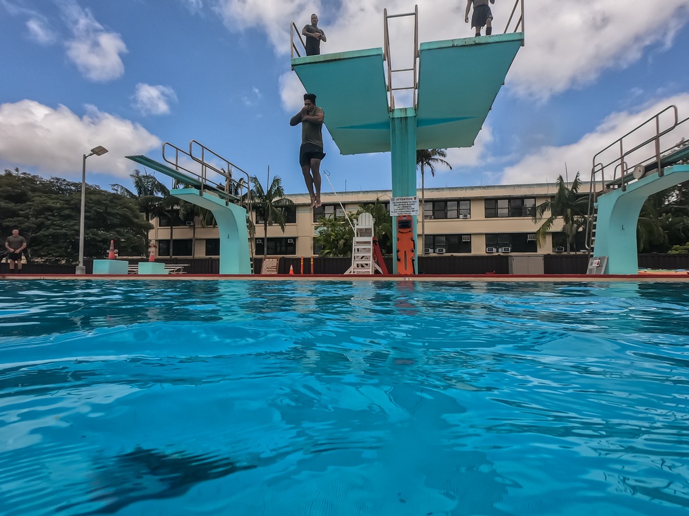 Hawaii’s MEDEVAC units practice water survival training