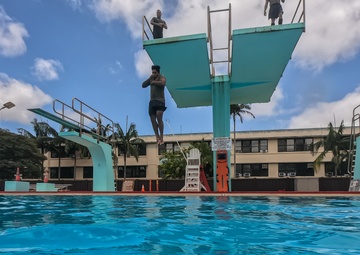 Hawaii’s MEDEVAC units practice water survival training