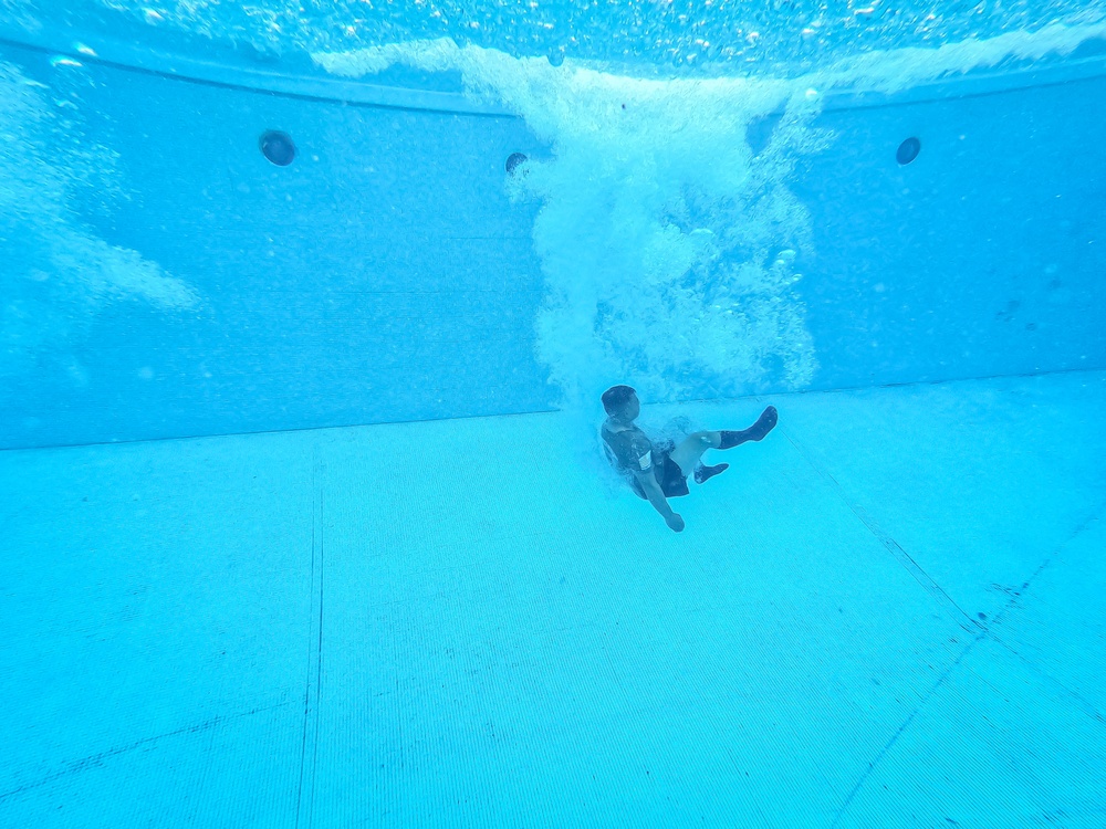 Hawaii’s MEDEVAC units practice water survival training