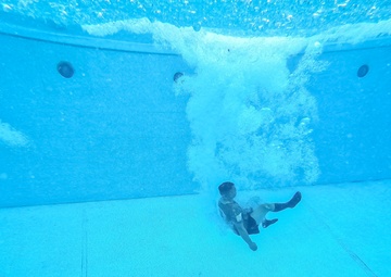 Hawaii’s MEDEVAC units practice water survival training