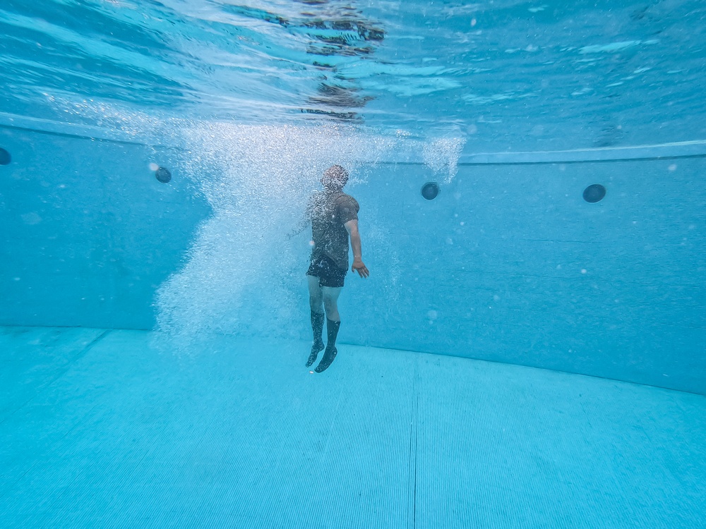 Hawaii’s MEDEVAC units practice water survival training