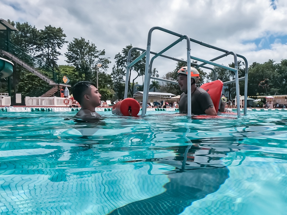 Hawaii’s MEDEVAC units practice water survival training