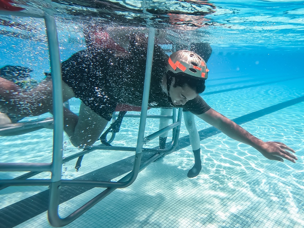 Hawaii’s MEDEVAC units practice water survival training