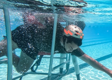 Hawaii’s MEDEVAC units practice water survival training