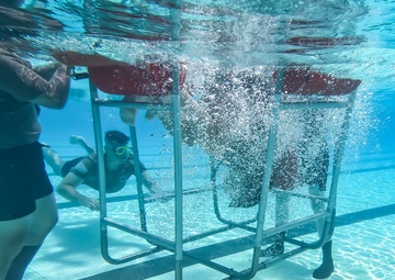 Hawaii’s MEDEVAC units practice water survival training