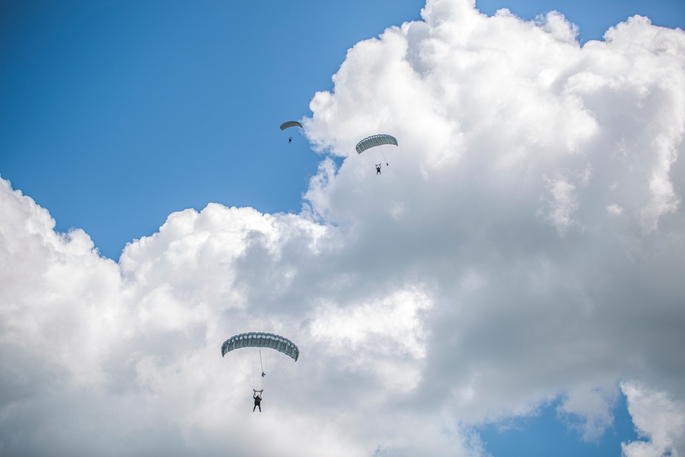 4th Reconnaissance Battalion conduct military freefalls during BALTOPS 24