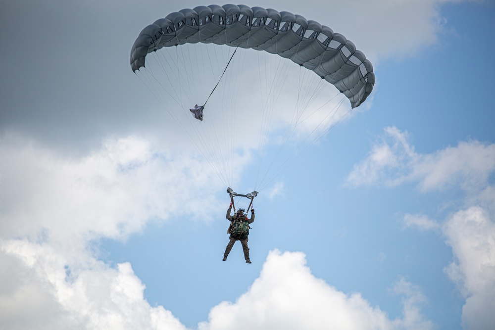 4th Reconnaissance Battalion conduct military freefalls during BALTOPS 24