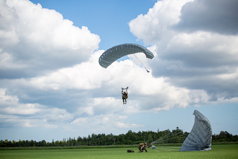 4th Reconnaissance Battalion conduct military freefalls during BALTOPS 24