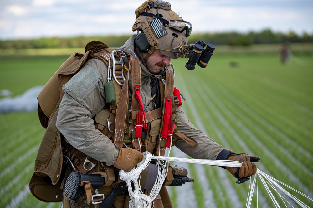 4th Reconnaissance Battalion conduct military freefalls during BALTOPS 24