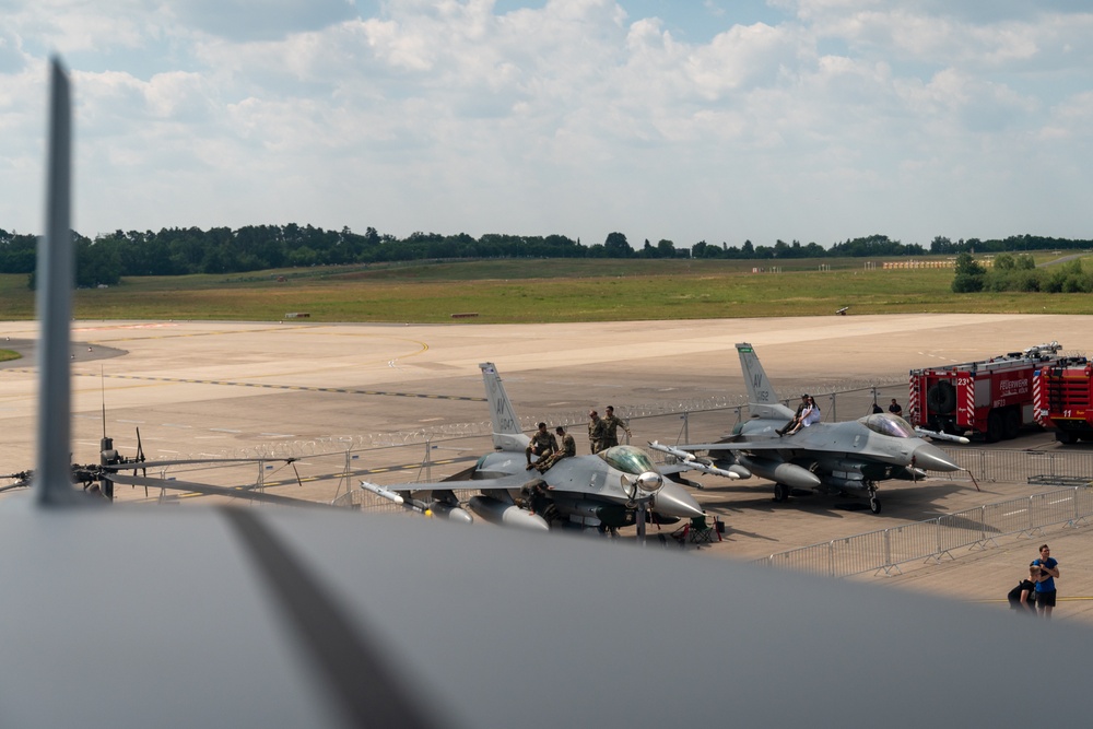 At Berlin Air Show, Charleston Air Force Reservists Highlight Air Mobility Capabilities, International Partnerships