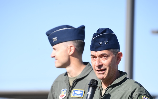 Maj. Gen. Butow visits the Griffins