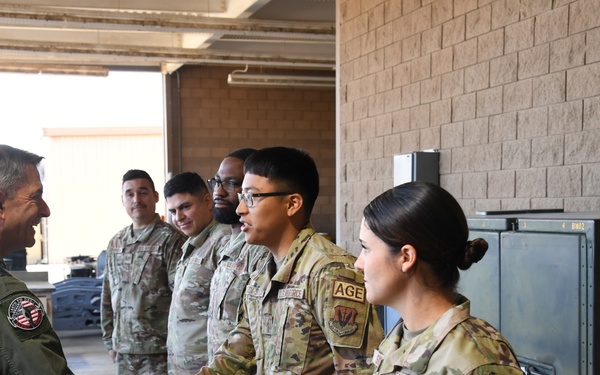 Maj. Gen. Butow visits the Griffins