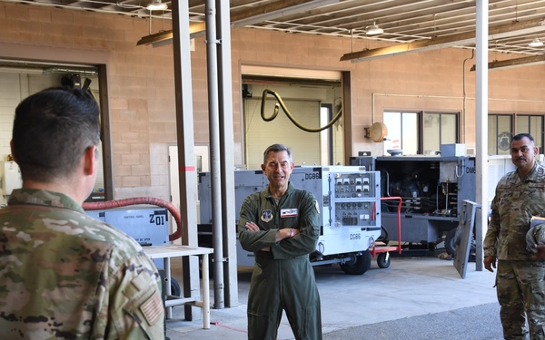 Maj. Gen. Butow visits the Griffins