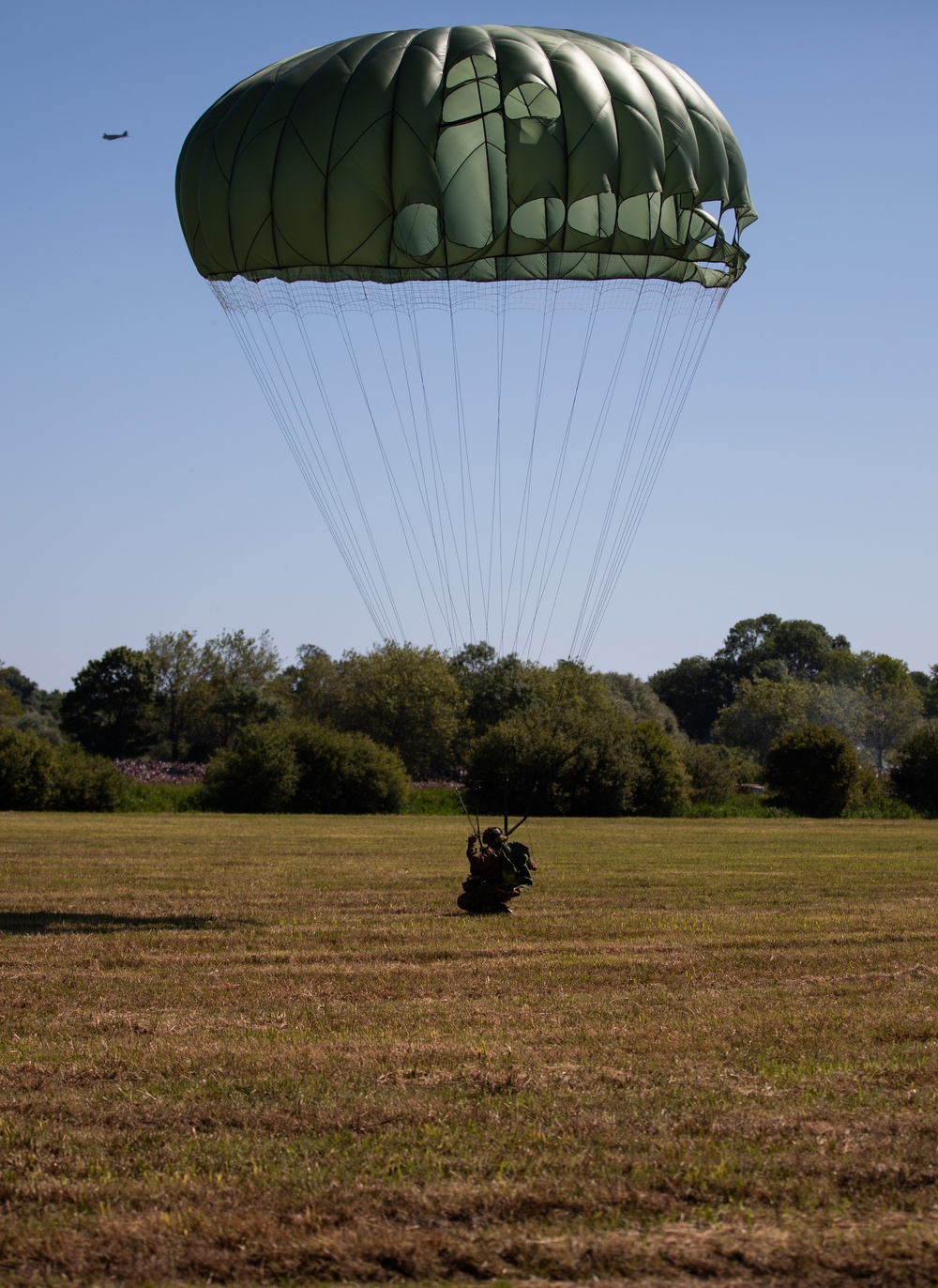 Servicemembers conduct 1,300 strong jump over Normandy to celebrate D-Day 80