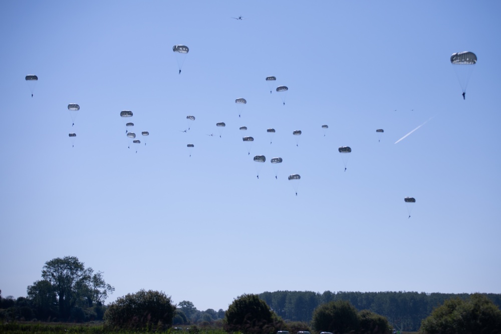 Servicemembers conduct 1,300 strong jump over Normandy to celebrate D-Day 80