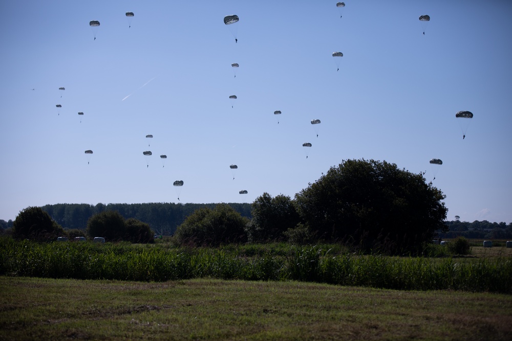 Servicemembers conduct 1,300 strong jump over Normandy to celebrate D-Day 80