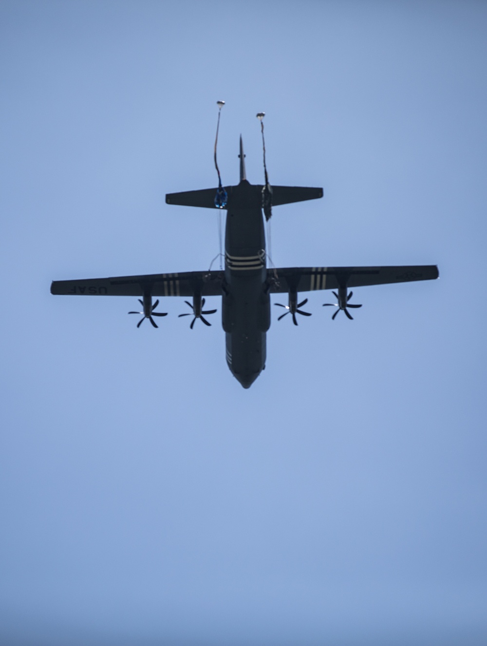 Servicemembers conduct 1,300 strong jump over Normandy to celebrate D-Day 80