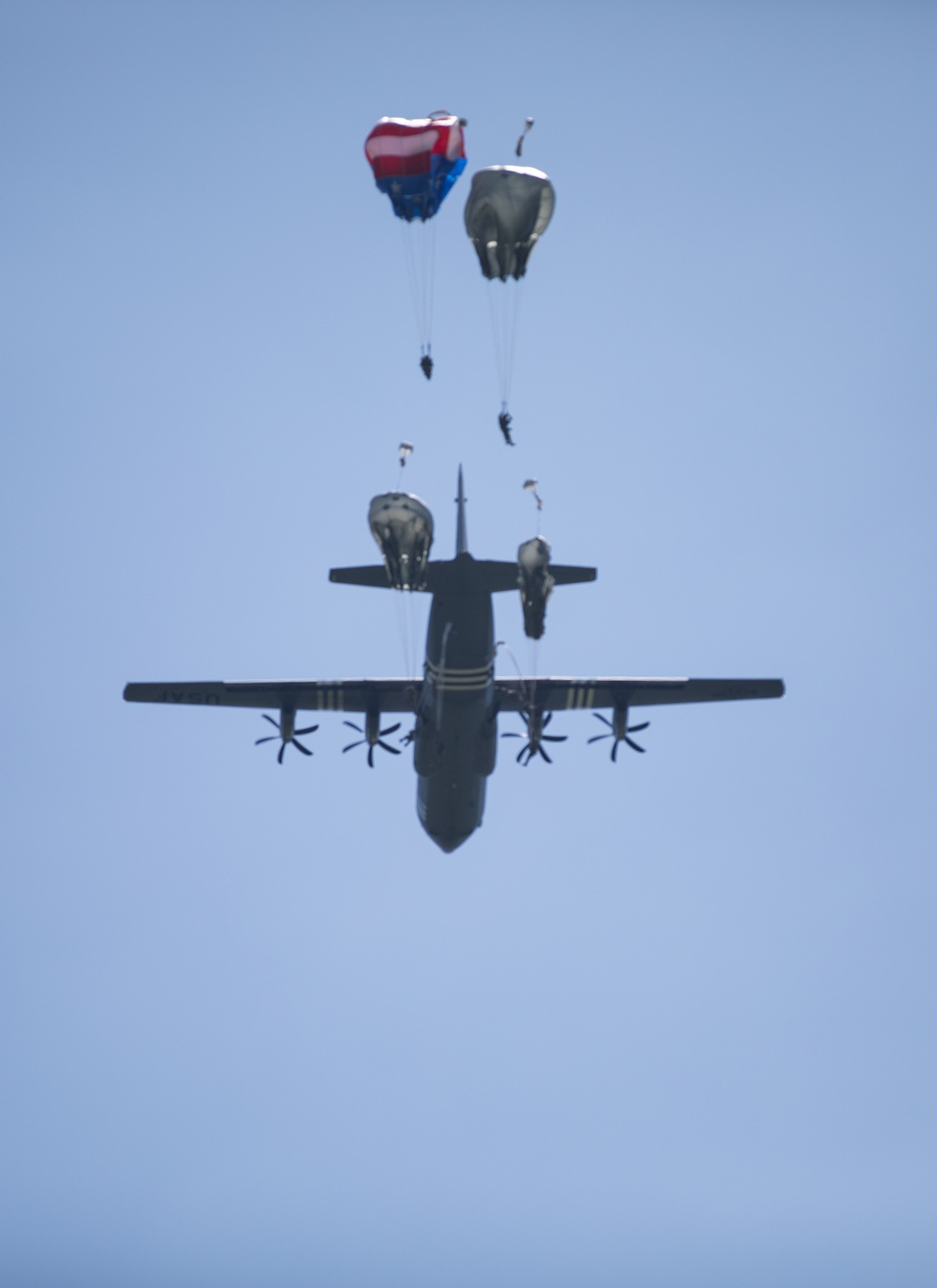 Servicemembers conduct 1,300 strong jump over Normandy to celebrate D-Day 80