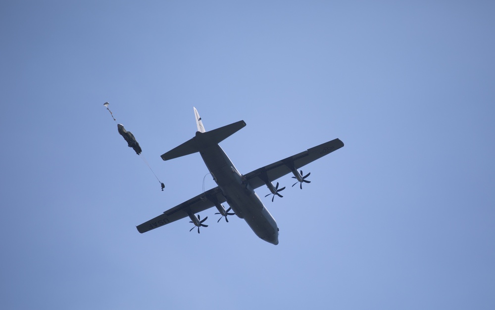 Servicemembers conduct 1,300 strong jump over Normandy to celebrate D-Day 80