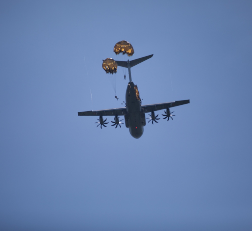 Servicemembers conduct 1,300 strong jump over Normandy to celebrate D-Day 80