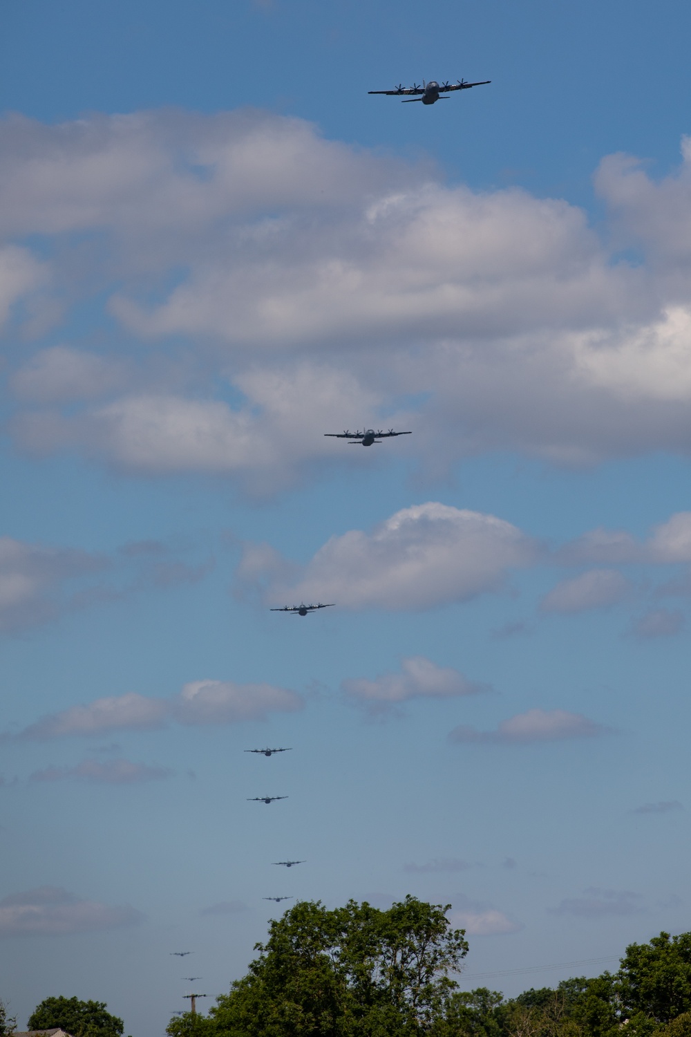 1300 paratroopers jump into Normandy for D-Dy 80