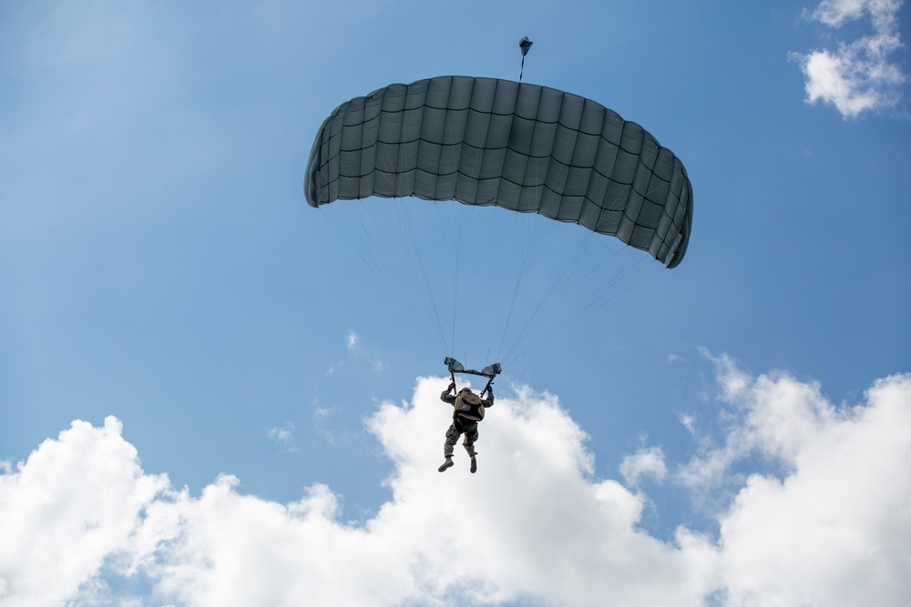 4th Reconnaissance Battalion conduct military freefalls during BALTOPS 24