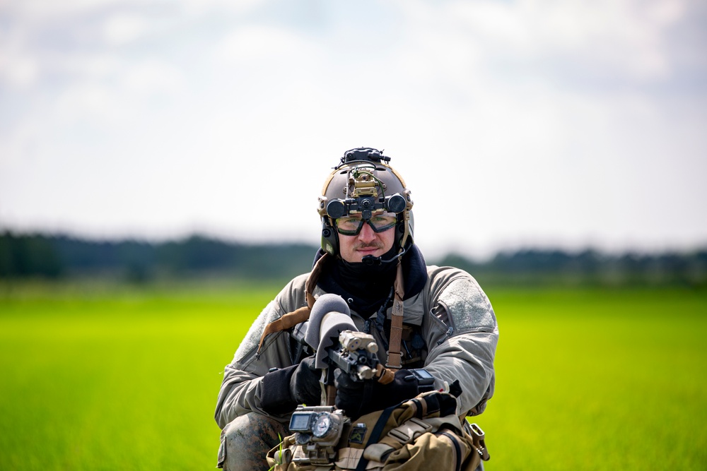 4th Reconnaissance Battalion conduct military freefalls during BALTOPS 24