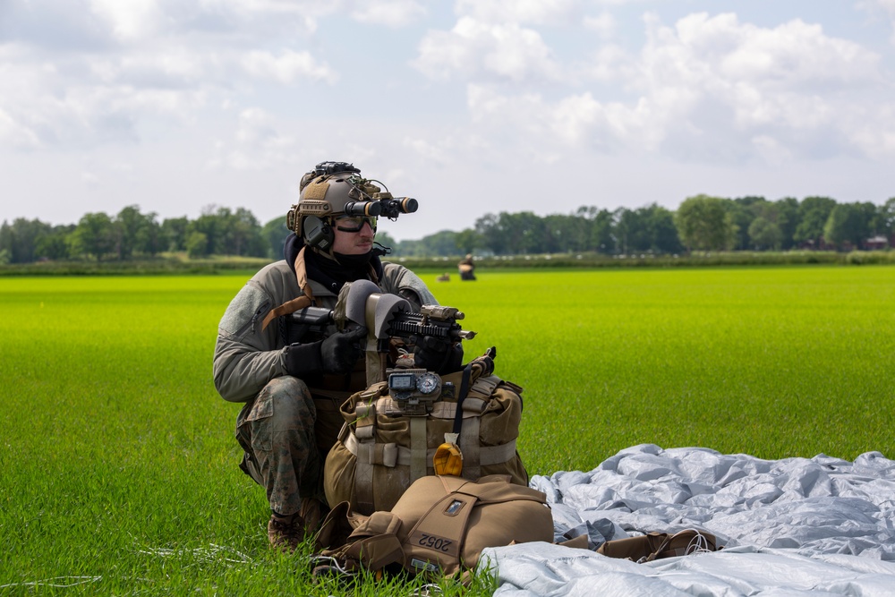 4th Reconnaissance Battalion conduct military freefalls during BALTOPS 24