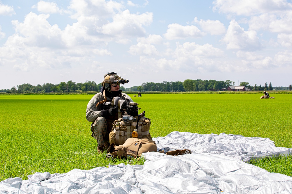 4th Reconnaissance Battalion conduct military freefalls during BALTOPS 24
