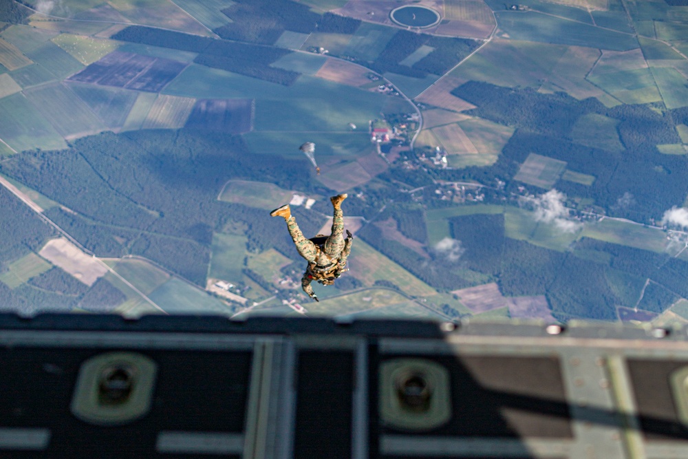 4th Reconnaissance Battalion conduct military freefalls during BALTOPS 24