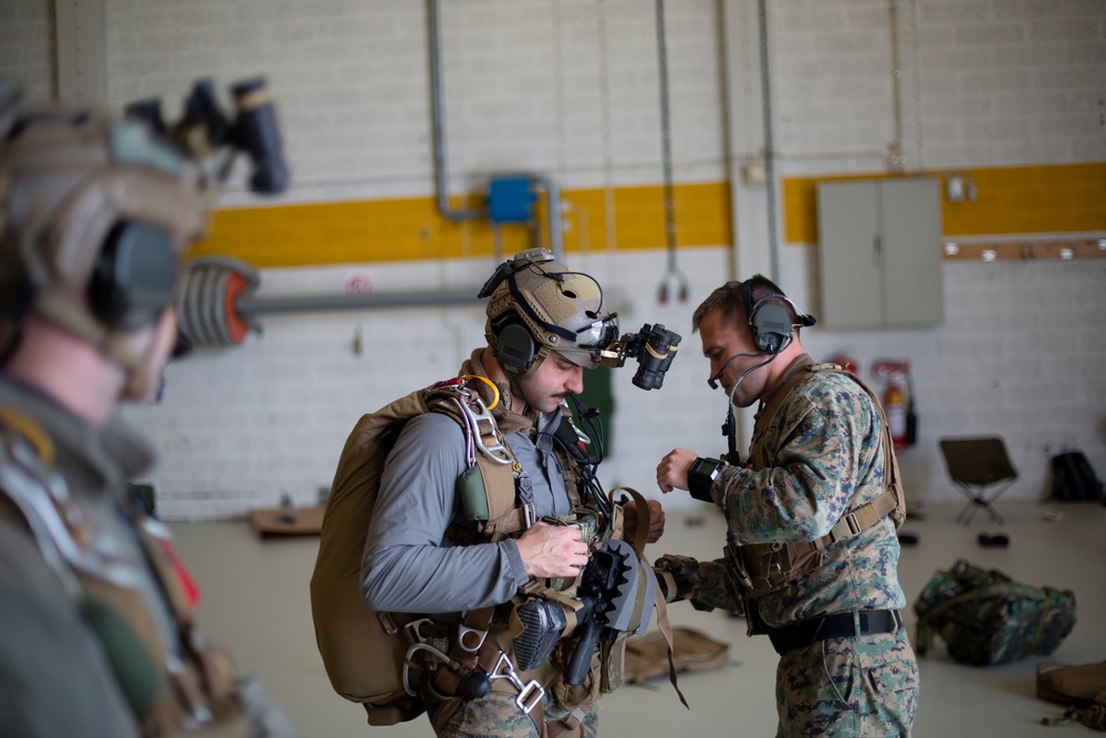 4th Reconnaissance Battalion conduct military freefalls during BALTOPS 24
