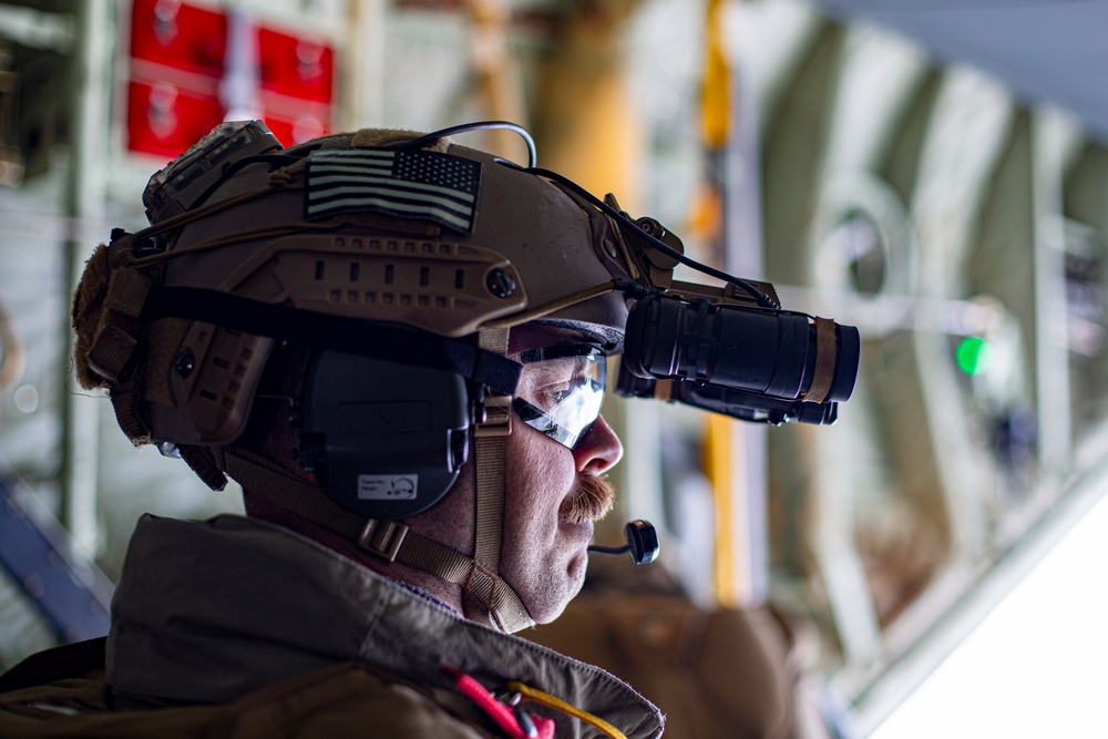 4th Reconnaissance Battalion conduct military freefalls during BALTOPS 24