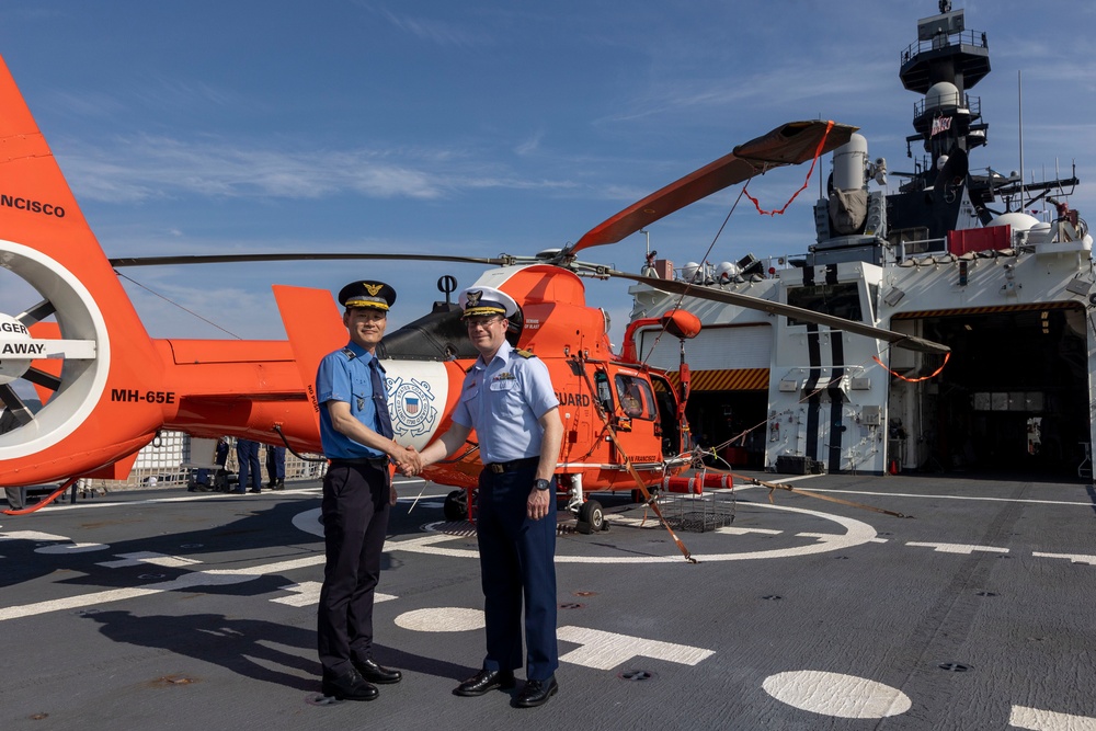 USCGC Waesche welcomes aboard Mayor of Pohang, Korea Coast Guard Leaders