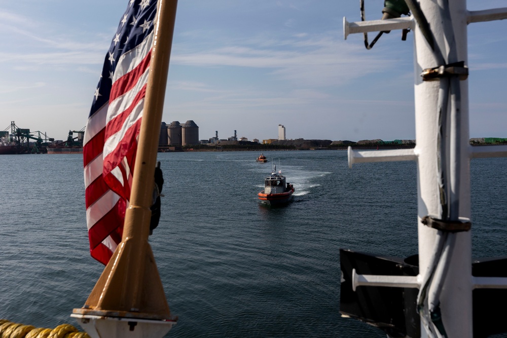 USCGC Waesche welcomes aboard Mayor of Pohang, Korea Coast Guard Leaders