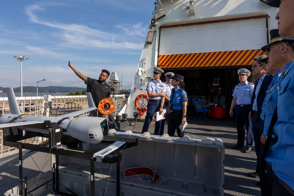 USCGC Waesche welcomes aboard Mayor of Pohang, Korea Coast Guard Leaders