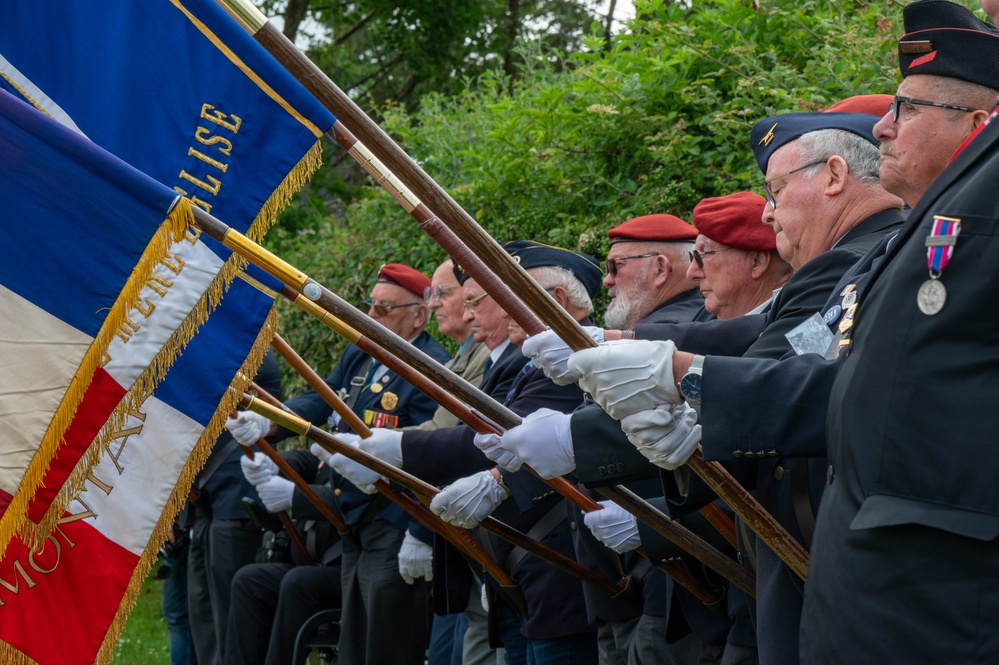 Members of the 101st Airborne Division honor fallen service members