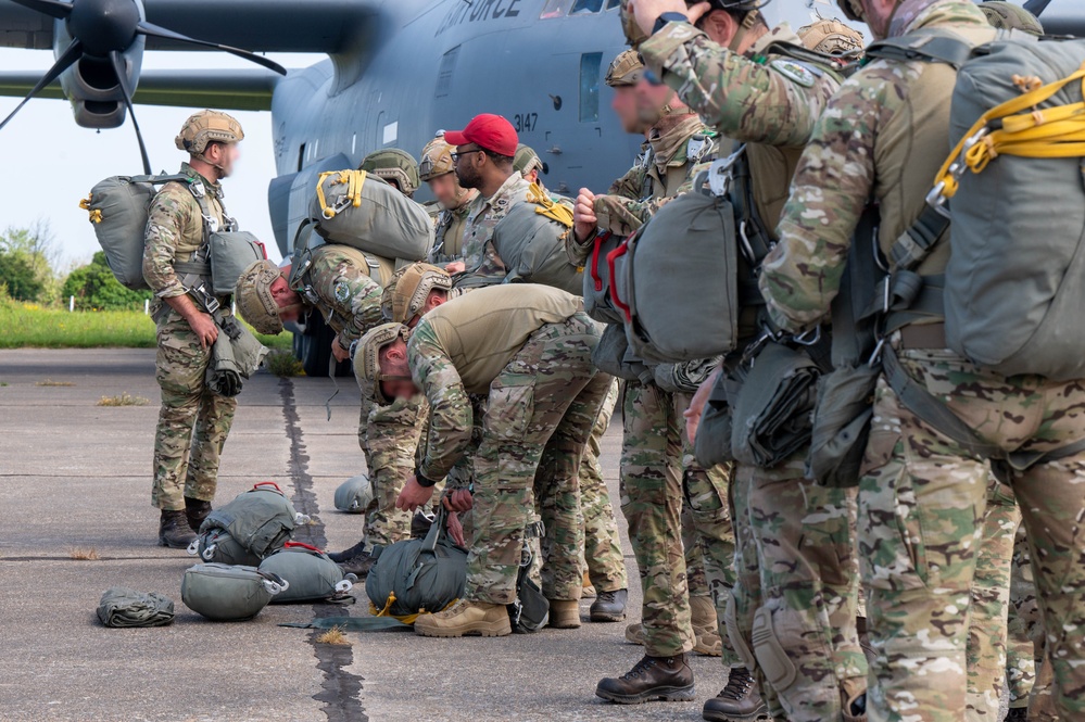 Members of the 101st Airborne Division honor fallen service members