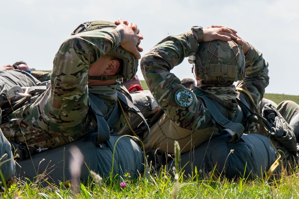 Members of the 101st Airborne Division honor fallen service members