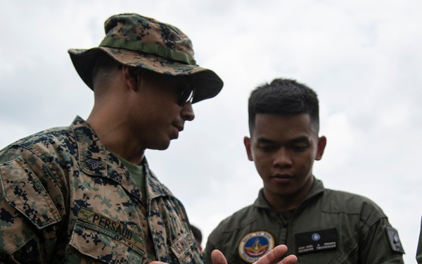 MASA 24: MWSS-371 teaches Philippine service members how to use an aviation fuel test kit