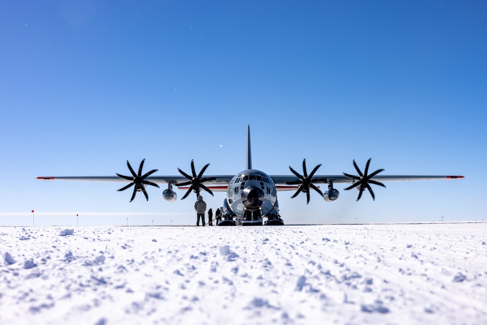 LC-130 Hercules at Summit Station