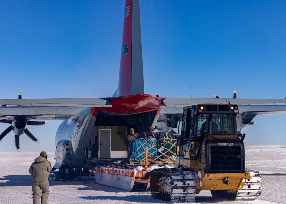 Airmen at Summit Station