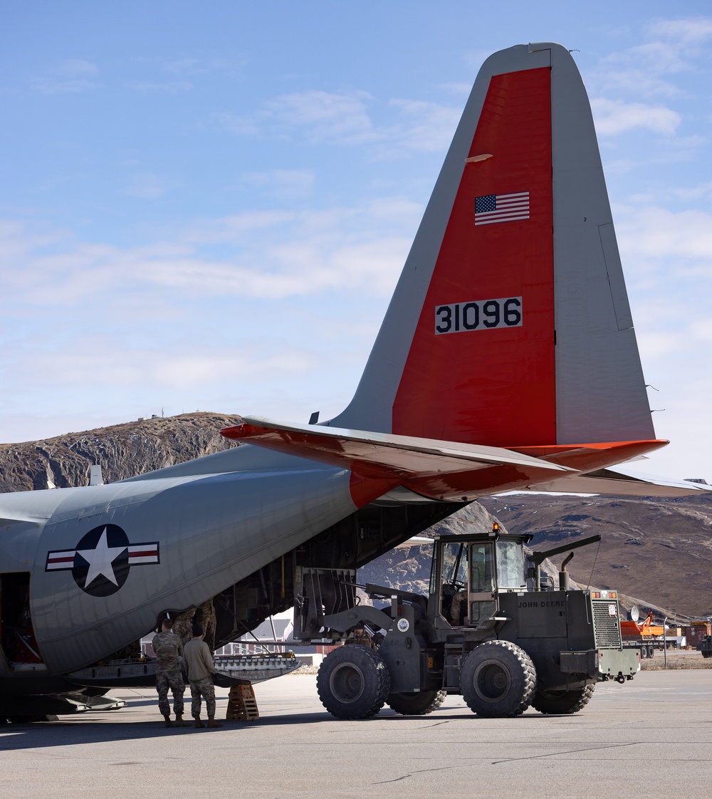 LC-130 at Kangerlussuaq