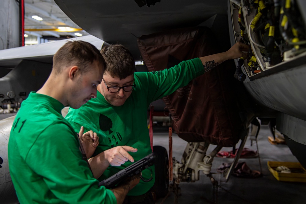 Sailors conduct routine maintenance aboard Abraham Lincoln